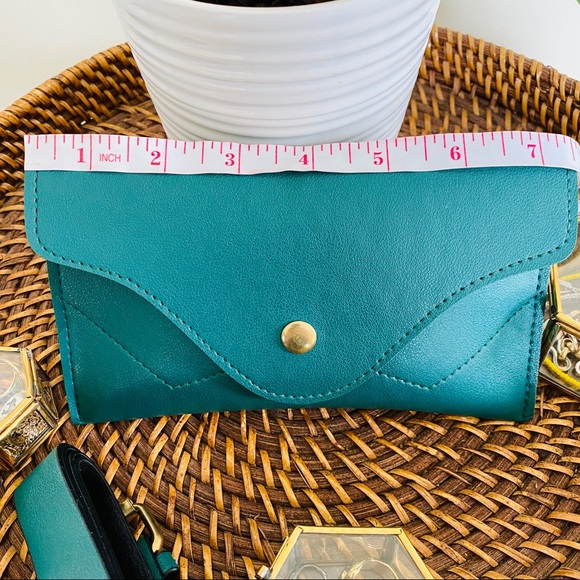 Golden Cherry - Green Leather Belt Bag - Picture 6 of 6